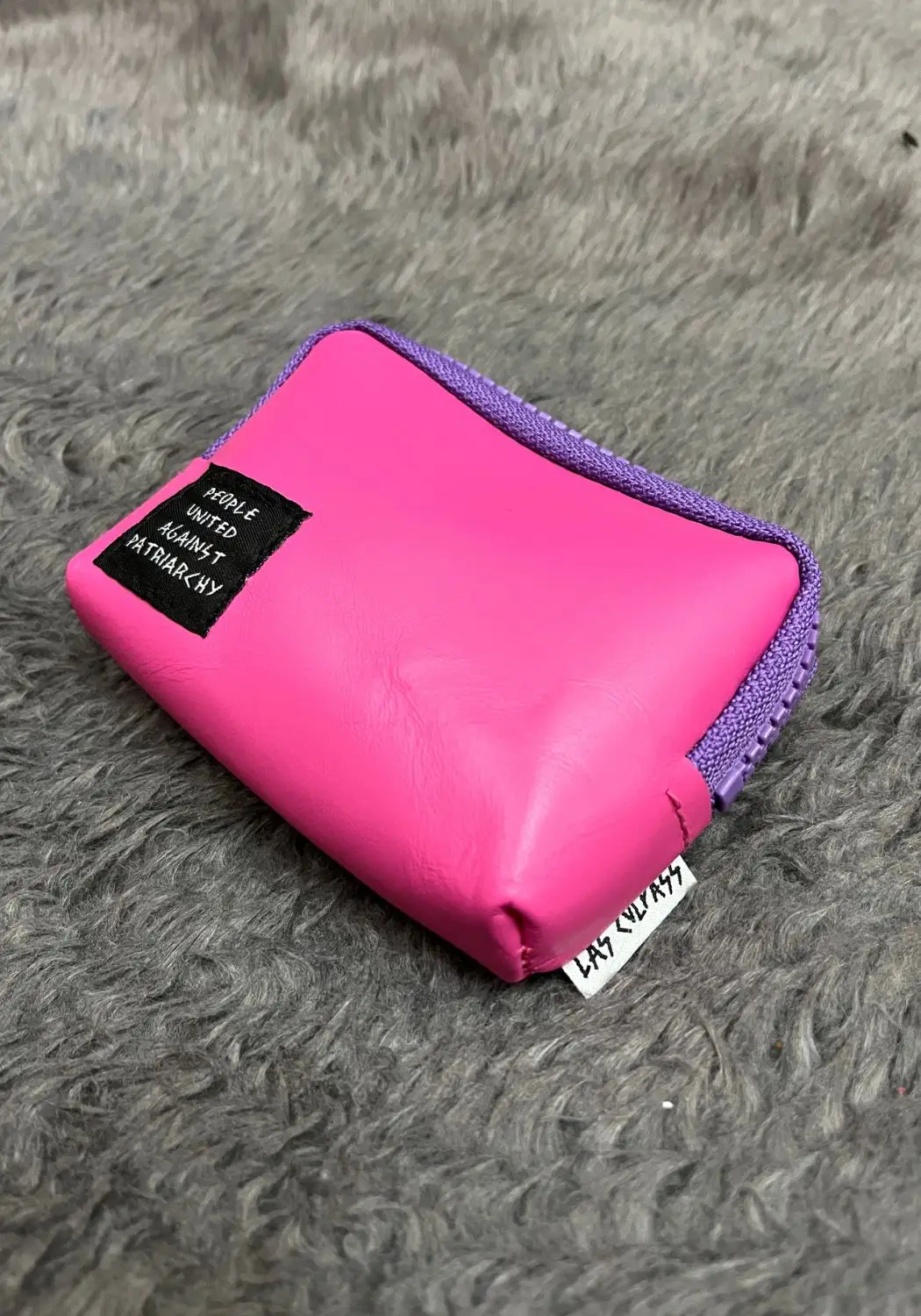 monedero artesanal pequeño de piel con cremallera para tarjetas y monedas minimalista y resistente