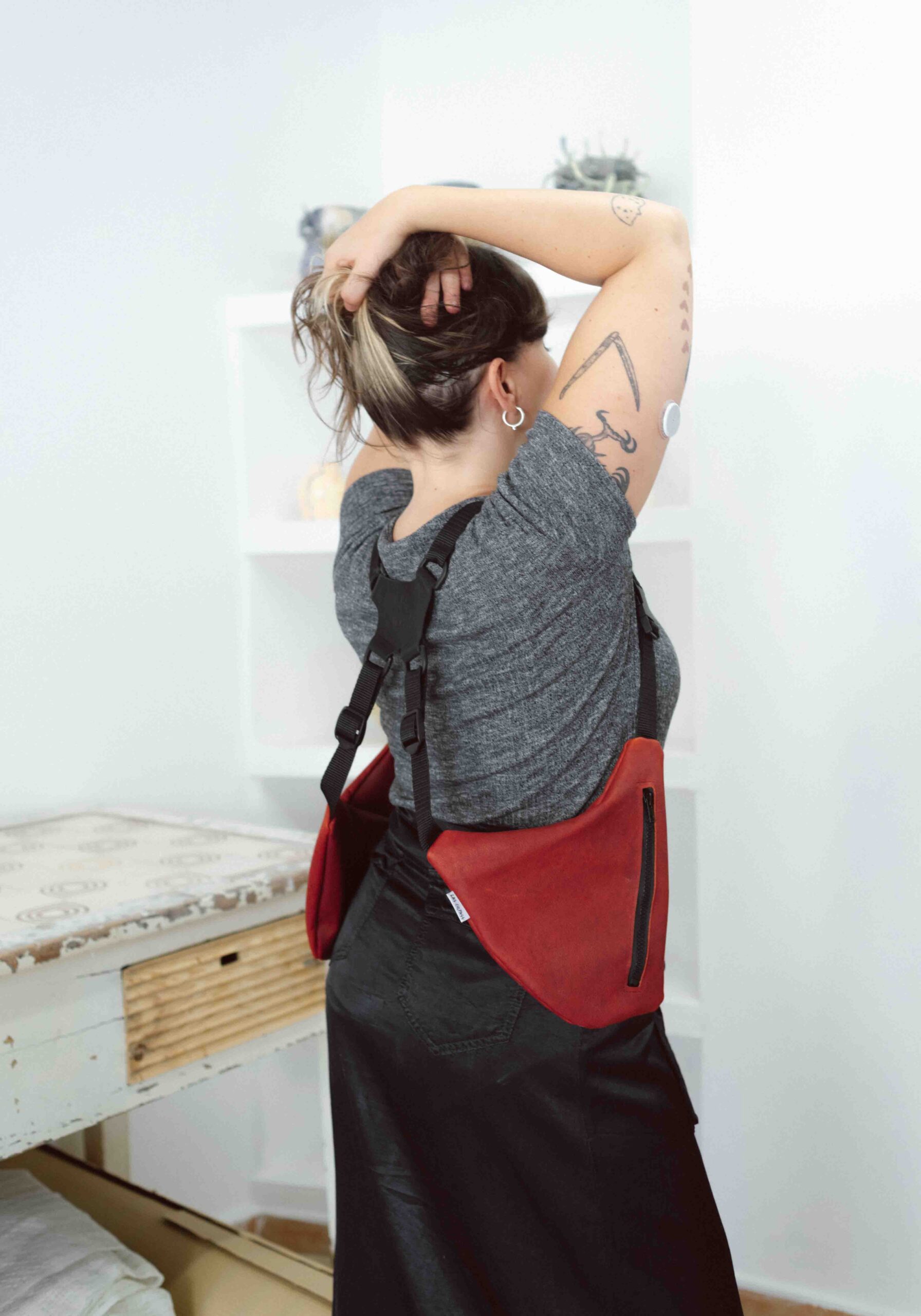 Pistolera táctica unisex tipo bolso cruzado multiposición estilo utility para festival o uso urbano