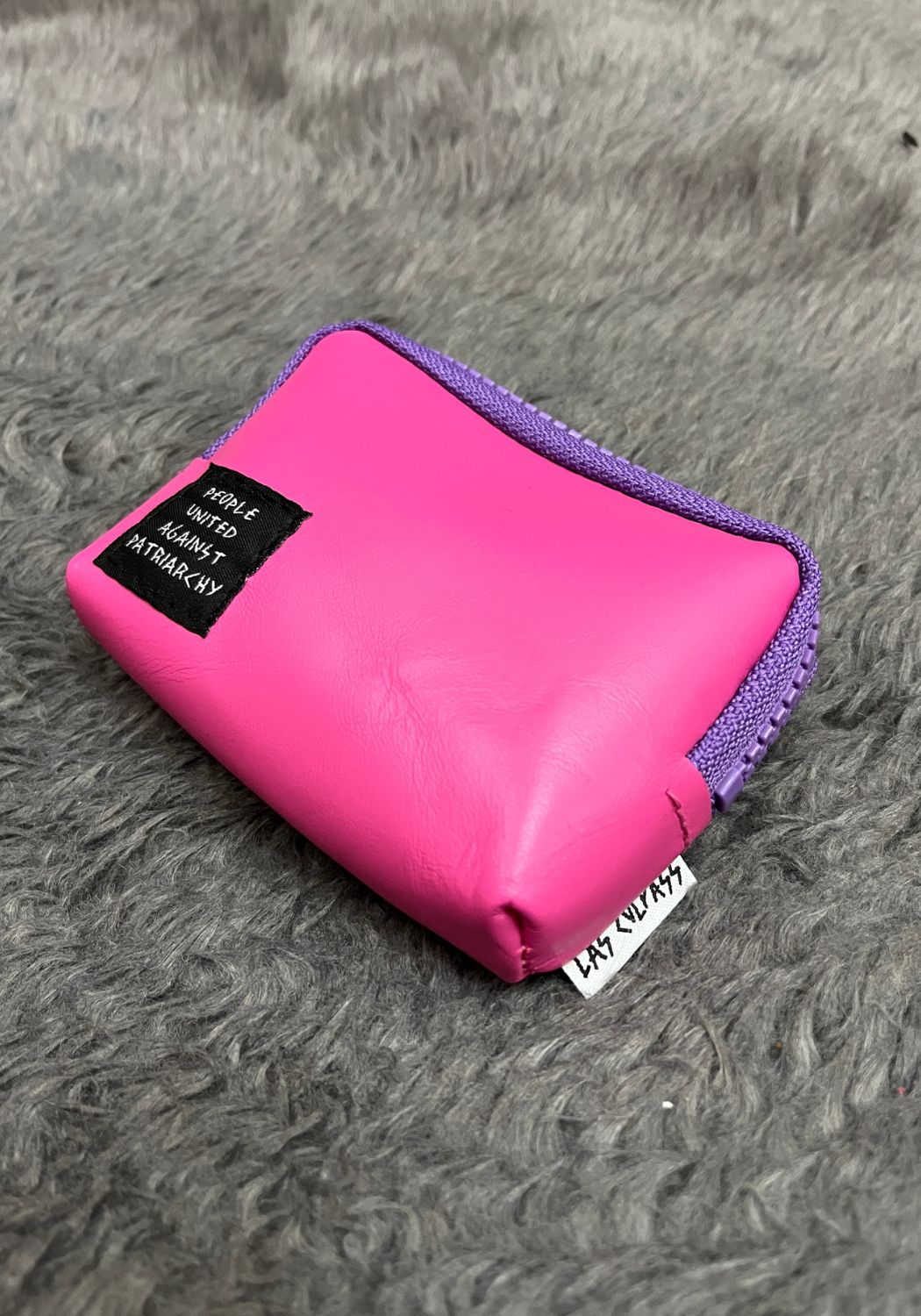 monedero artesanal pequeño de piel con cremallera para tarjetas y monedas minimalista y resistente