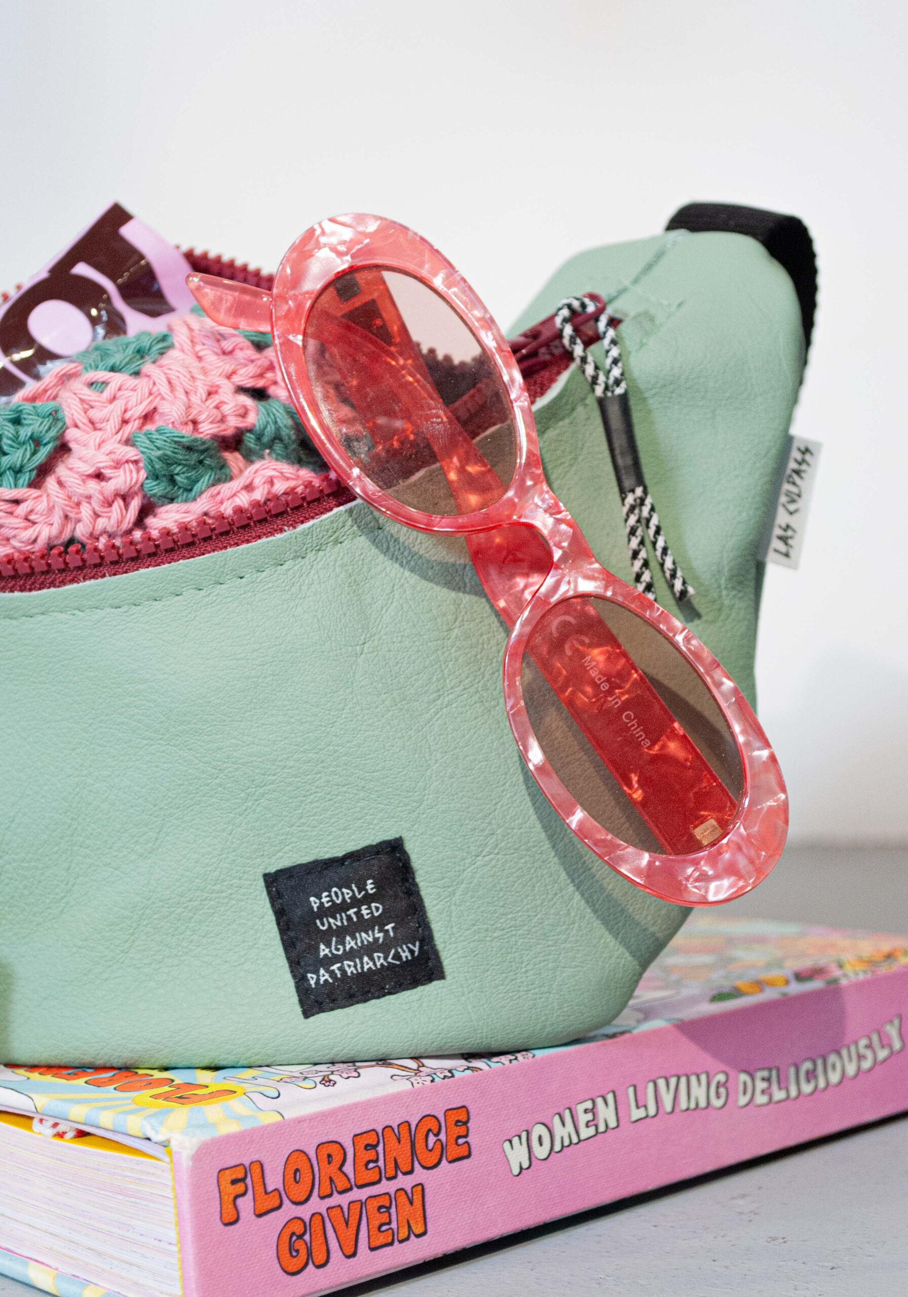 Riñonera de cuero verde menta unisex tipo bandolera cruzada para festival o viaje con cierre seguro